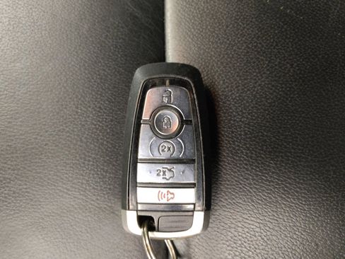 Used 2018 Ford Explorer XLT w/ Equipment Group 202A AWD/4WD image 32