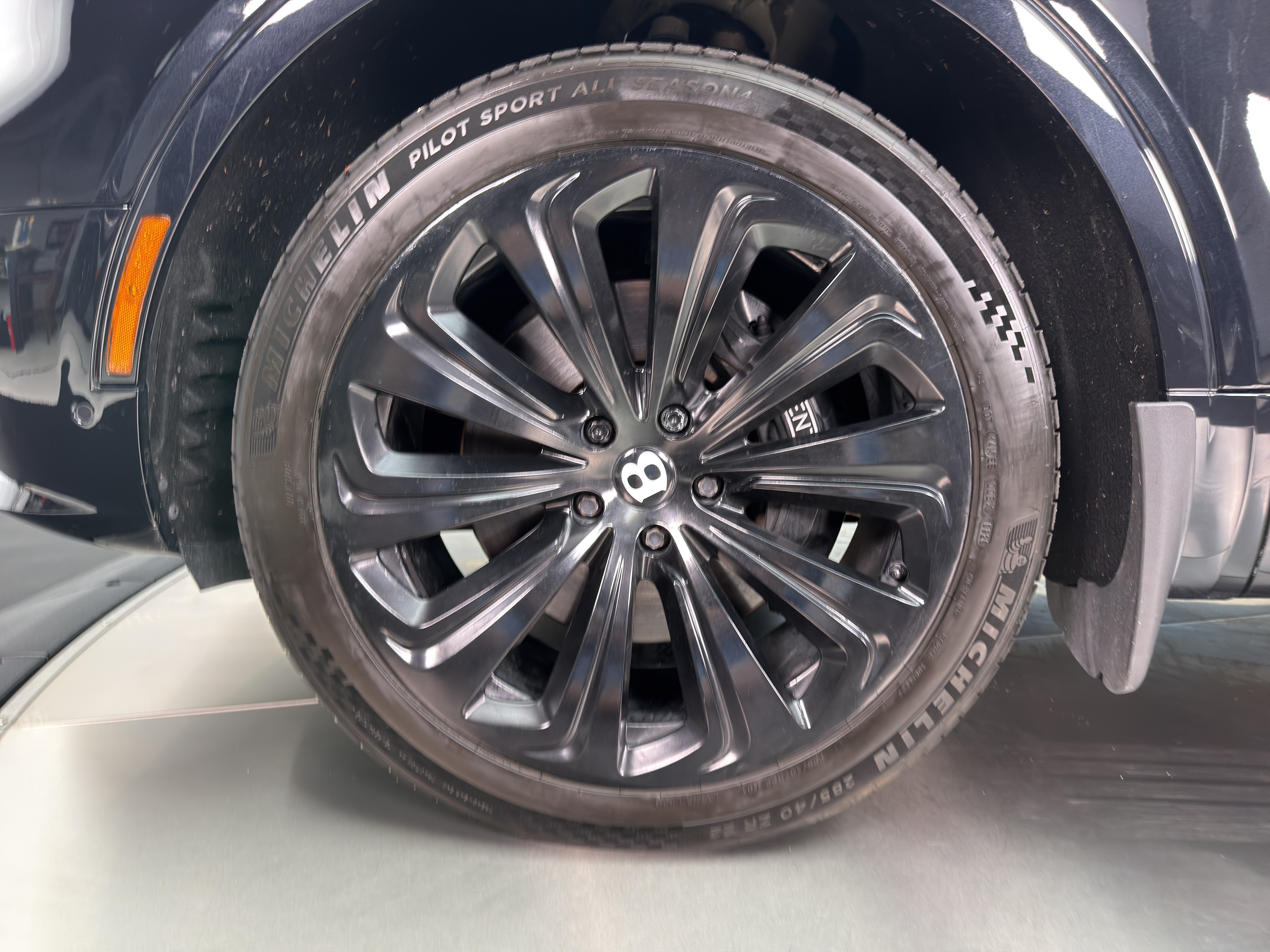 Used 2021 Bentley Bentayga w/ First Edition Specification AWD/4WD image 13