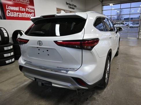 Used 2022 Toyota Highlander Platinum image 6