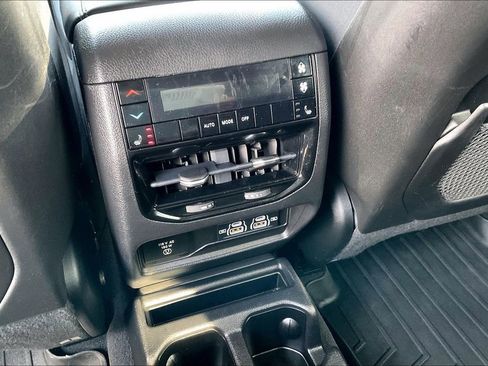 Used 2022 Jeep Grand Cherokee L Limited image 34