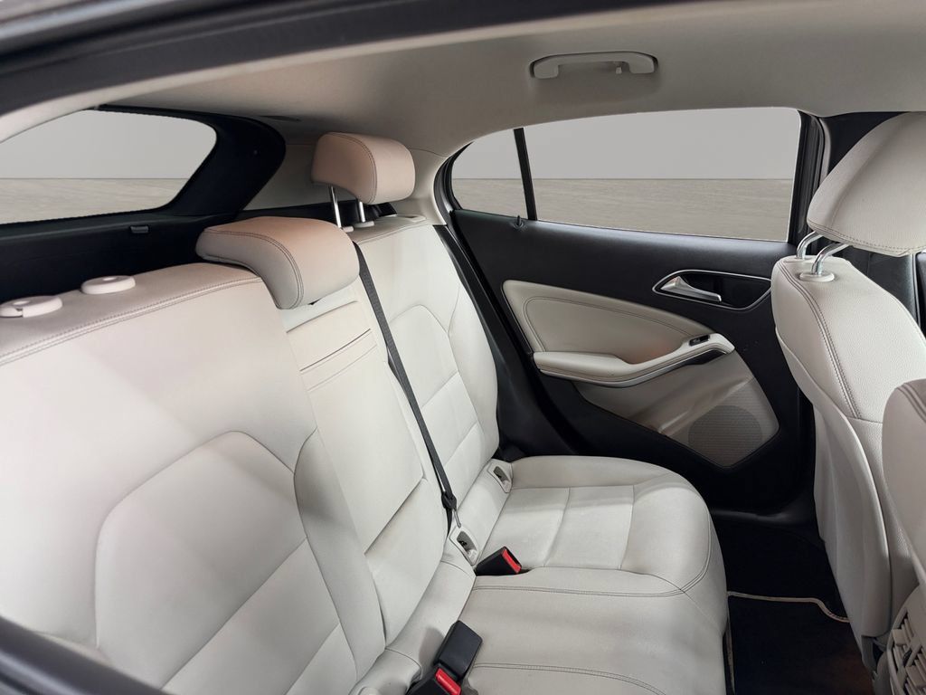 Used 2019 Mercedes-Benz GLA 250 w/ Premium Package image 26