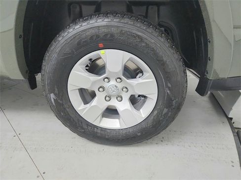 New 2026 RAM 1500 4x4 Crew Cab image 41