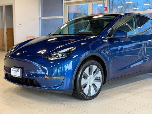 Used 2023 Tesla Model Y Long Range image 3