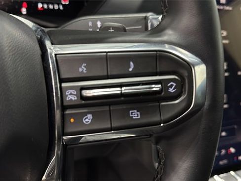 Used 2025 GMC Acadia Elevation image 29