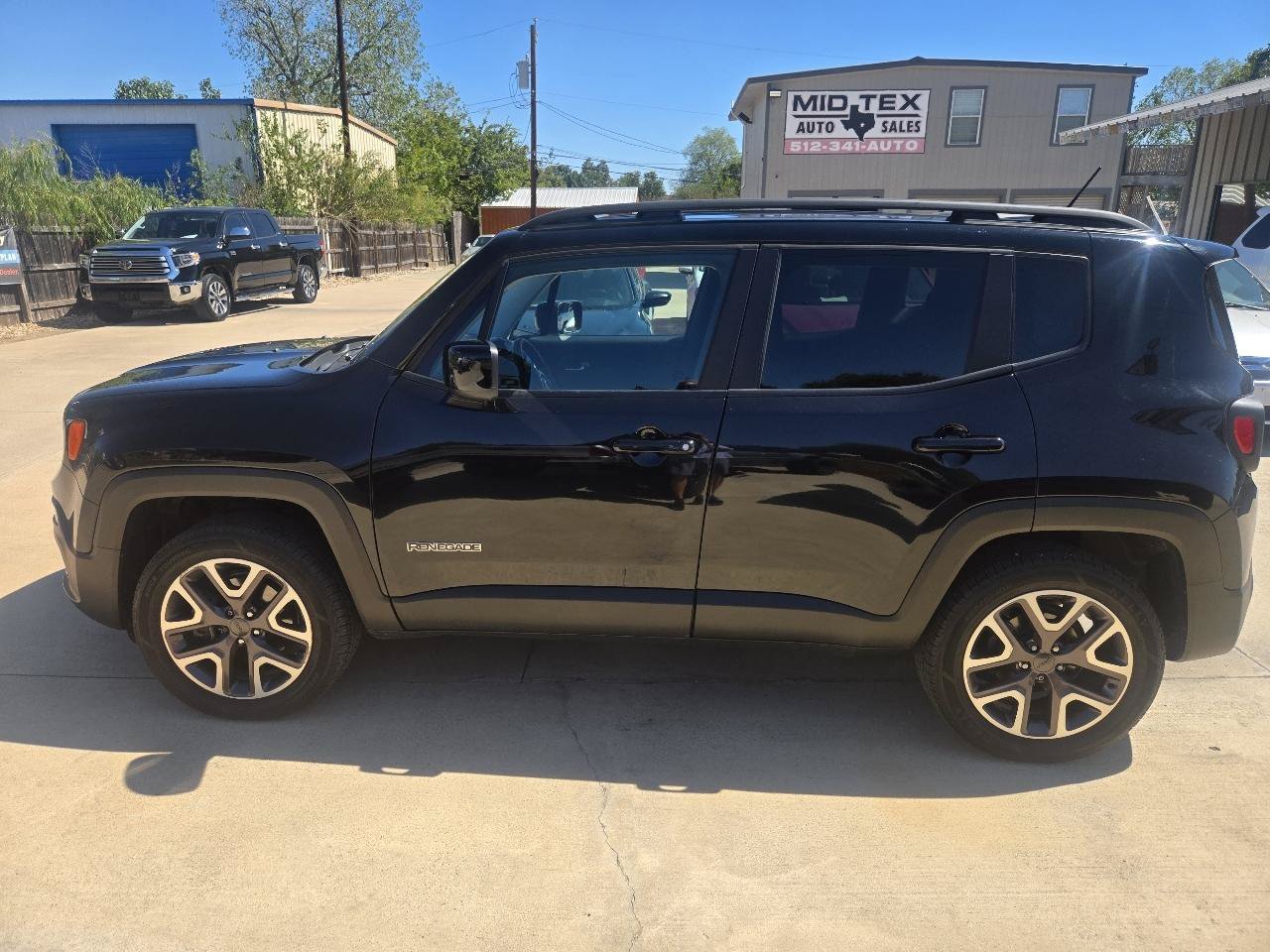 Used 2016 Jeep Renegade Latitude w/ Cold Weather Group AWD/4WD image 4