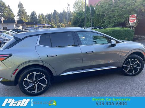 Used 2025 Chevrolet Equinox EV LT FWD image 12