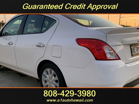 Used 2018 Nissan Versa SV FWD image 3