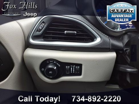 Used 2020 Chrysler Pacifica Limited image 18