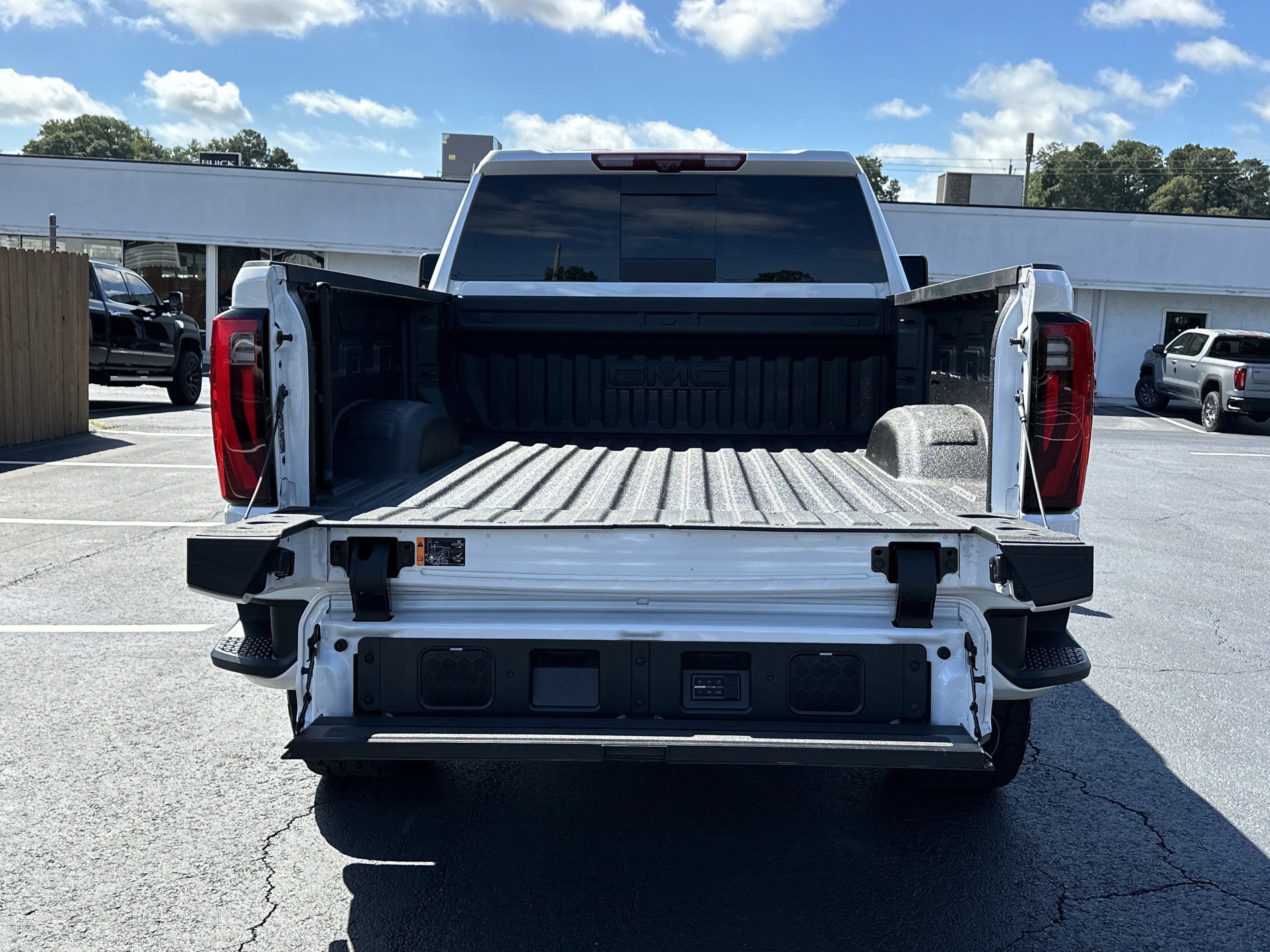 Used 2025 GMC Sierra 2500 Denali Ultimate AWD/4WD image 14