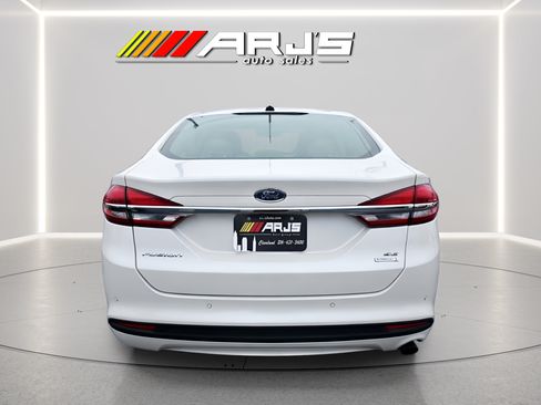 Used 2018 Ford Fusion SE w/ Fusion SE Technology Package FWD image 3