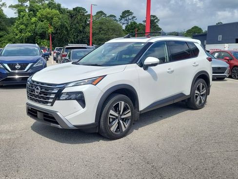 Certified 2025 Nissan Rogue SL w/ SL Premium Package FWD image 5