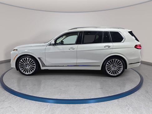 Used 2024 BMW X7 xDrive40i AWD/4WD image 8