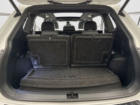 Used 2023 Volkswagen Tiguan SE R-Line FWD image 17