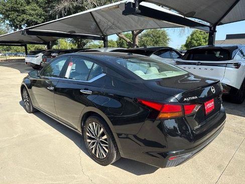 Certified 2025 Nissan Altima 2.5 SV FWD image 5