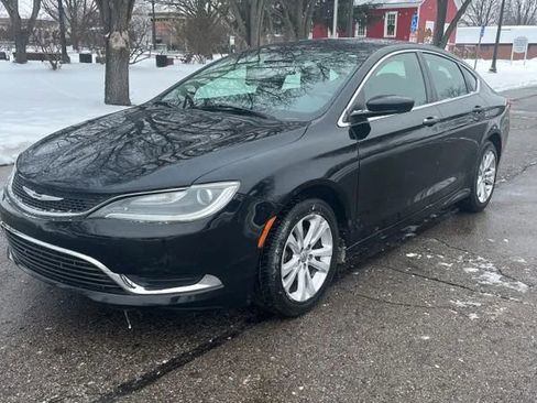 Used 2015 Chrysler 200 Limited w/ Convenience Group image 4