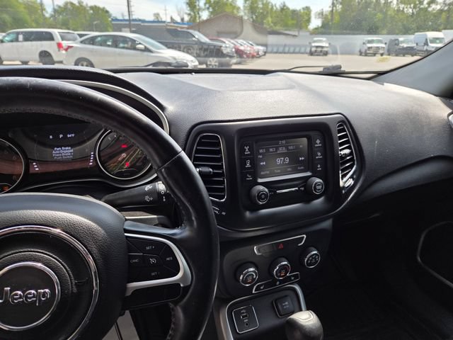 Used 2018 Jeep Compass Latitude w/ Cold Weather Group FWD image 17