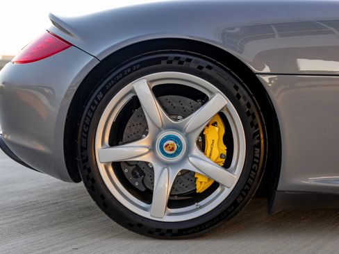 Used 2004 Porsche Carrera GT RWD image 28