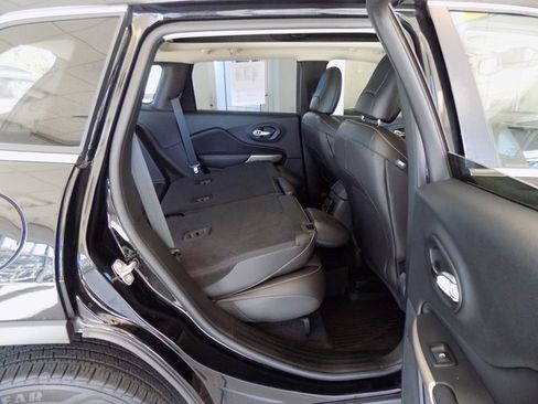 Certified 2018 Jeep Cherokee Limited w/ Technology Group image 31