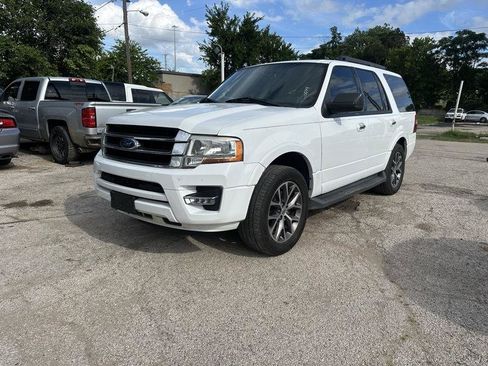 Used 2017 Ford Expedition XLT w/ Equipment Group 202A RWD image 2
