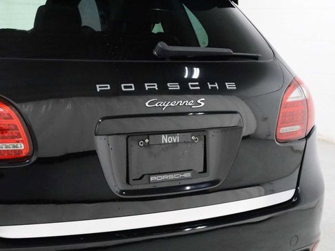 Used 2014 Porsche Cayenne Platinum Edition AWD/4WD image 8