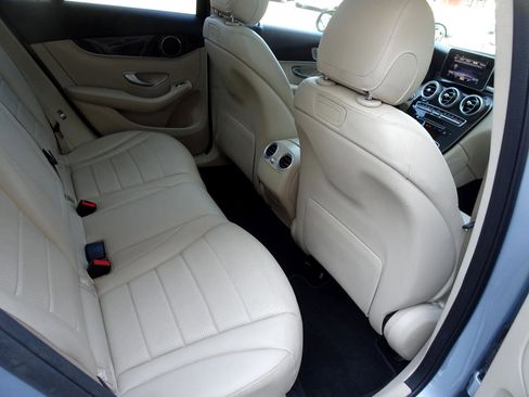 Used 2018 Mercedes-Benz GLC 300 w/ Premium Package image 16