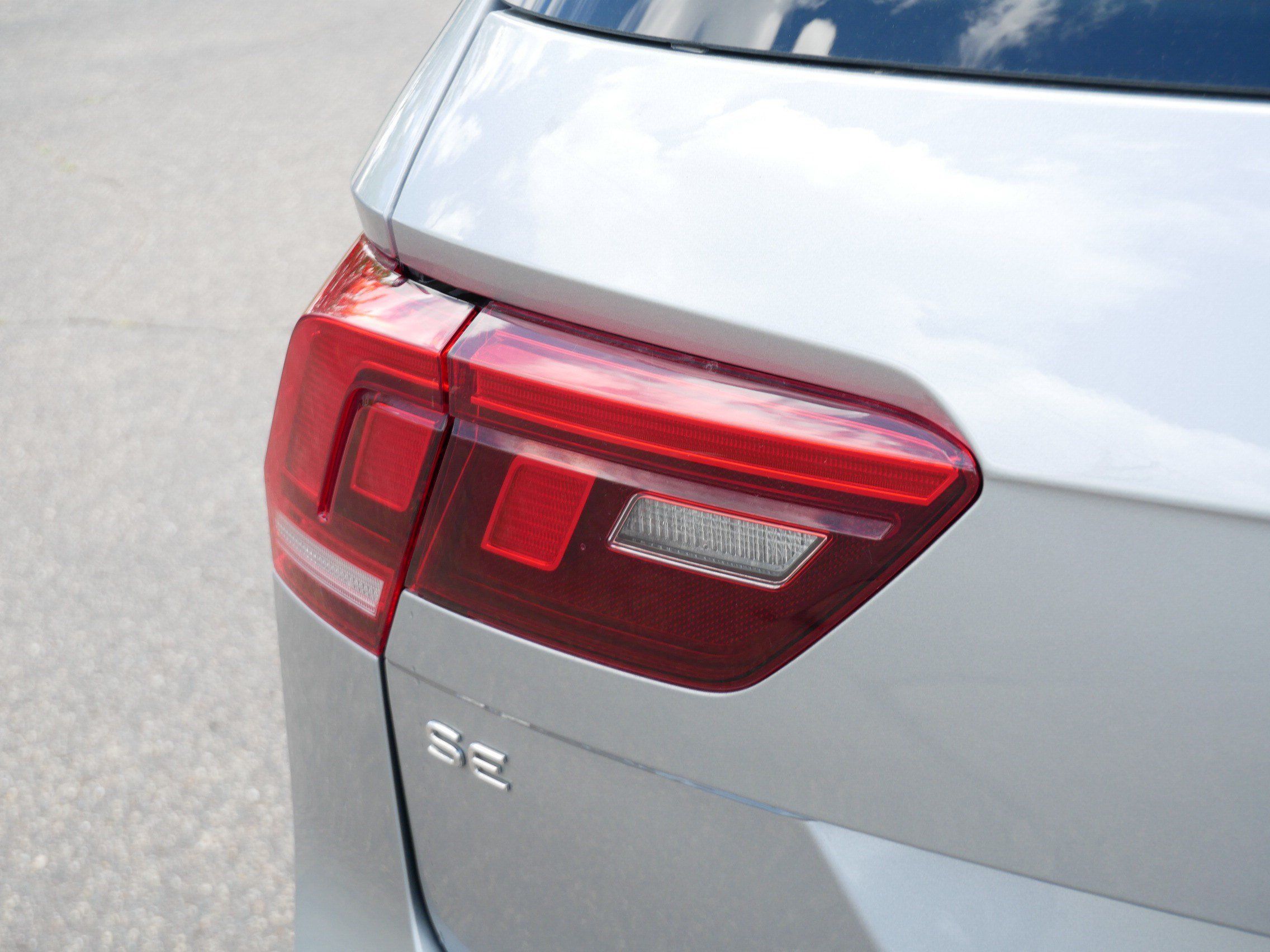 Certified 2022 Volkswagen Tiguan SE R-Line AWD/4WD image 17