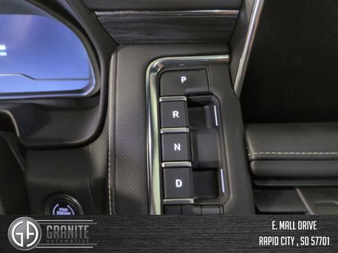 Used 2022 GMC Yukon XL SLT w/ SLT Luxury Package AWD/4WD image 24