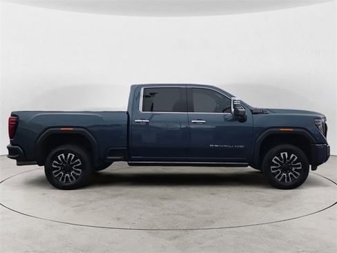 Used 2025 GMC Sierra 2500 Denali Ultimate image 6