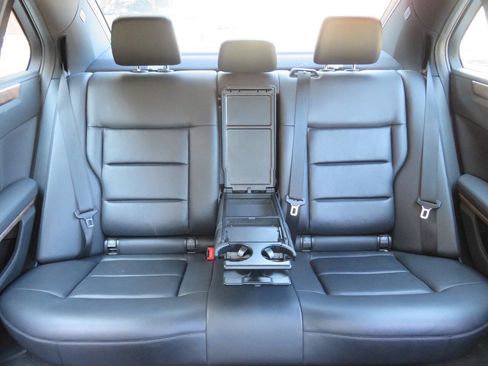 Used 2013 Mercedes-Benz E 350 4MATIC Sedan image 22