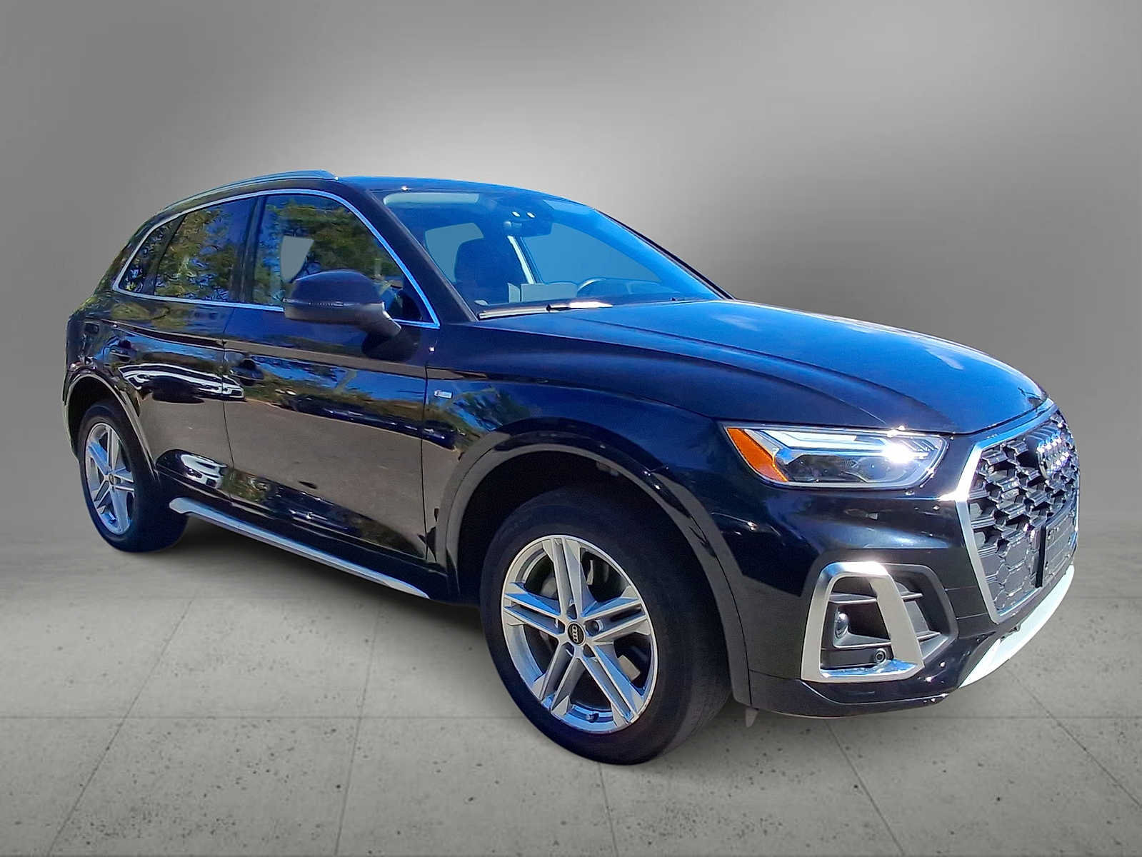 Certified 2024 Audi Q5 e Premium AWD/4WD image 2