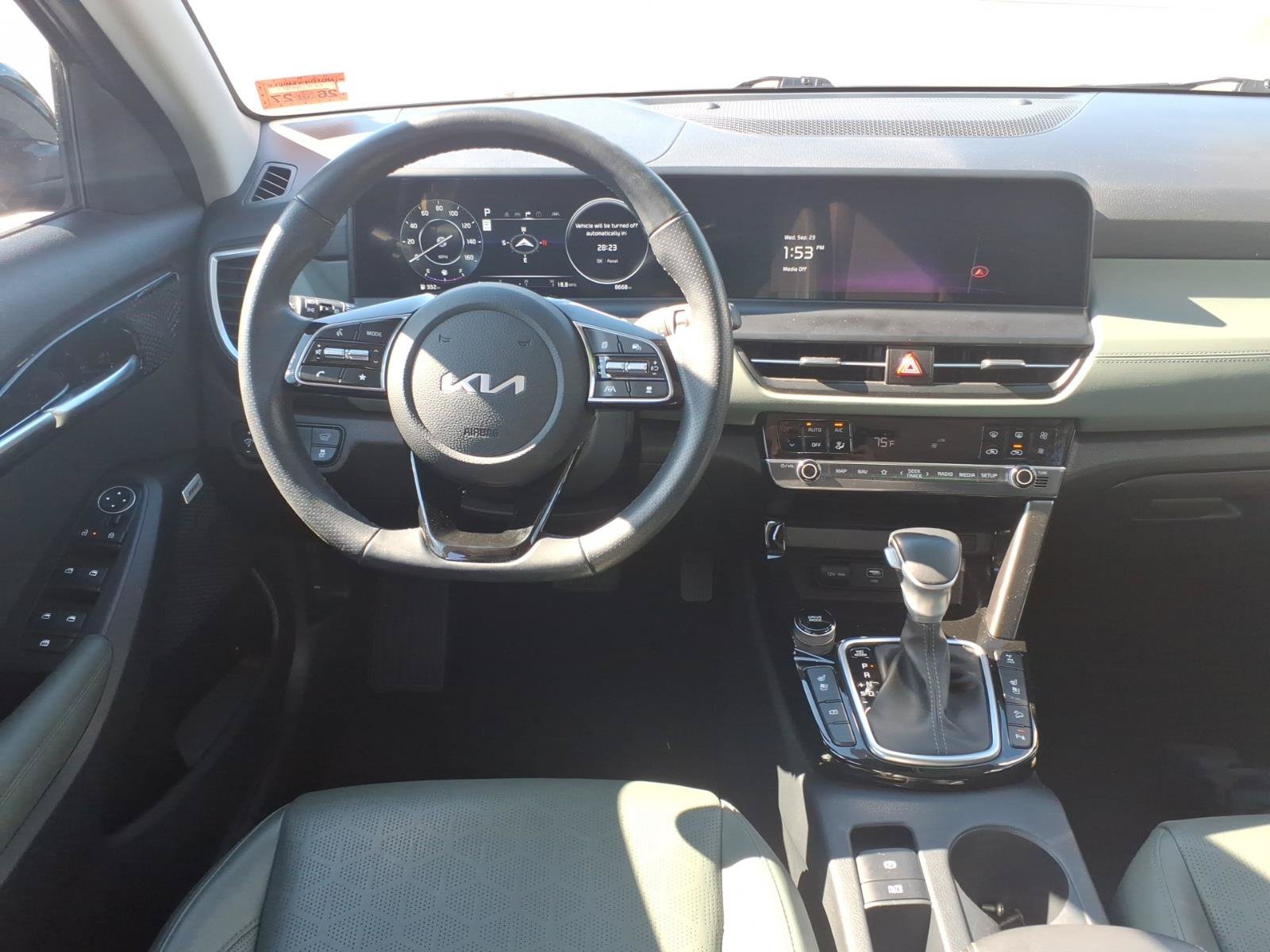Certified 2025 Kia Seltos SX w/ SX Sunroof Package AWD/4WD image 9