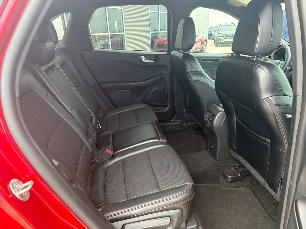 Used 2025 Ford Escape ST-Line Select AWD/4WD image 37