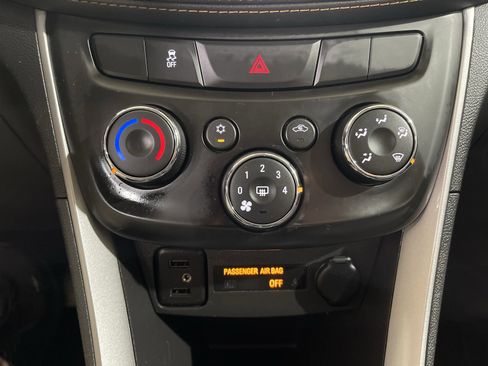 Used 2021 Chevrolet Trax LT w/ Driver Confidence Package AWD/4WD image 23
