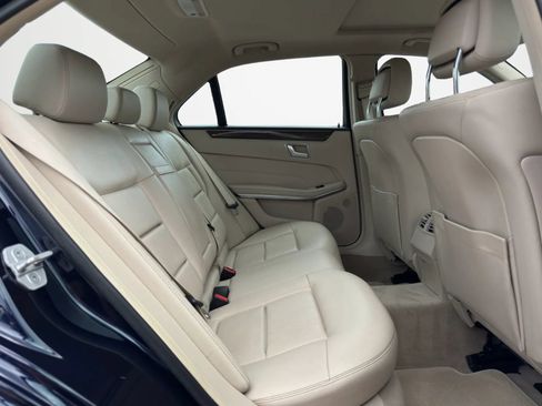 Used 2014 Mercedes-Benz E 350 4MATIC Sedan image 29