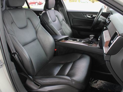 Used 2020 Volvo V60 T5 Momentum w/ Protection Package Premier image 18