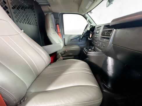 Used 2020 GMC Savana 3500 RWD image 26