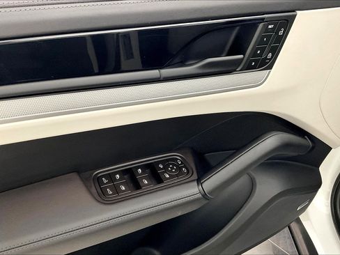 Used 2024 Porsche Cayenne AWD/4WD image 36