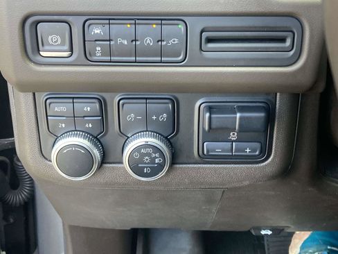 Used 2021 GMC Yukon SLT w/ SLT Luxury Plus Package image 31