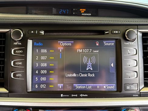 Used 2019 Toyota Highlander XLE FWD image 22