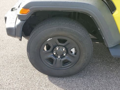 Used 2023 Jeep Wrangler Sport image 38