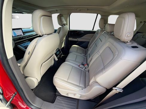 Used 2020 Lincoln Aviator Reserve w/ Equipment Group 201A image 25