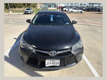 Used 2017 Toyota Camry SE w/ Moonroof Package