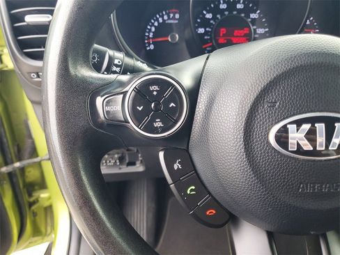Used 2017 Kia Soul + image 15