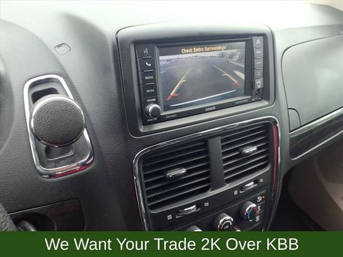 Used 2018 Dodge Grand Caravan SE w/ UConnect Hands-Free Group image 23