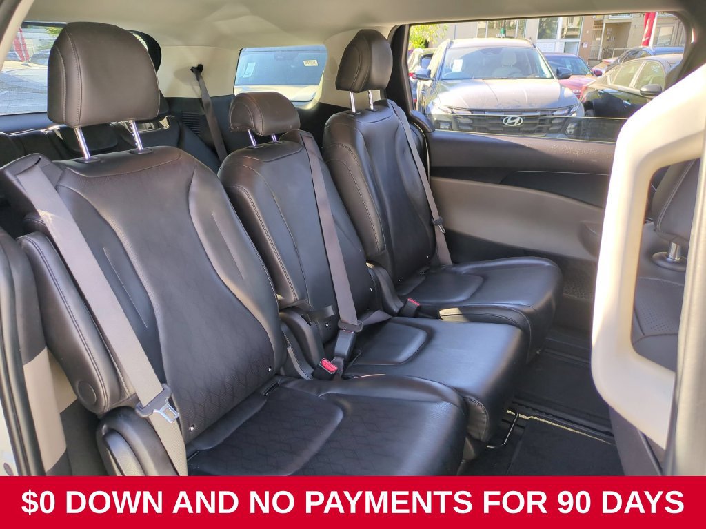 Used 2025 Kia Carnival FWD image 27