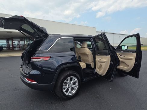 Used 2024 Jeep Grand Cherokee Limited AWD/4WD image 15