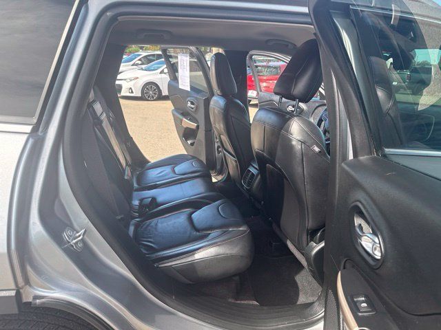 Used 2017 Jeep Cherokee Limited FWD image 11