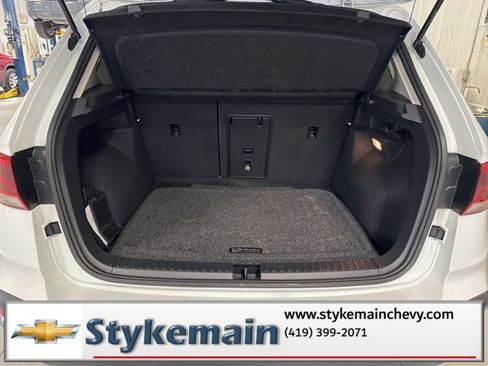 Used 2022 Volkswagen Taos SEL image 12