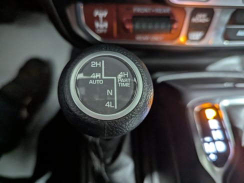 Used 2024 Jeep Wrangler Unlimited Rubicon 4xe AWD/4WD image 20