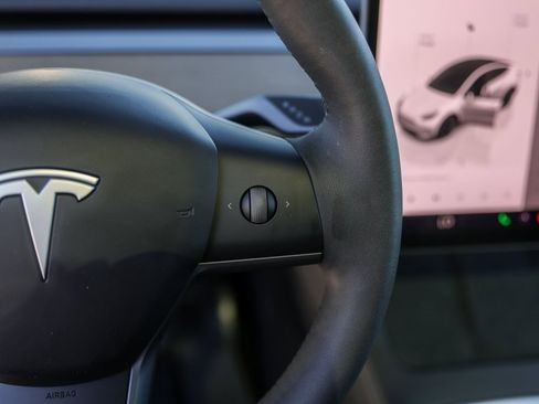 Used 2023 Tesla Model Y Long Range image 12